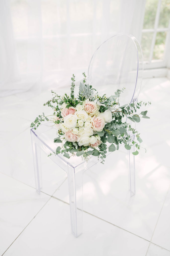 Beautiful wedding flower bouquet with pink and white and green leaves styled on a clear glass table by Christina Elliot in Houston, TX. houston wedding photographer wedding photographers in texas greenhouse weddings oak atelier woodlands wedding flower inspo white and pink wedding flowers classic wedding flowers bridal bouquet inspo #houstontexasphotographer #houstonweddingphotographer #texasweddingphotography #greenhousewedding #outdoorweddinginspo