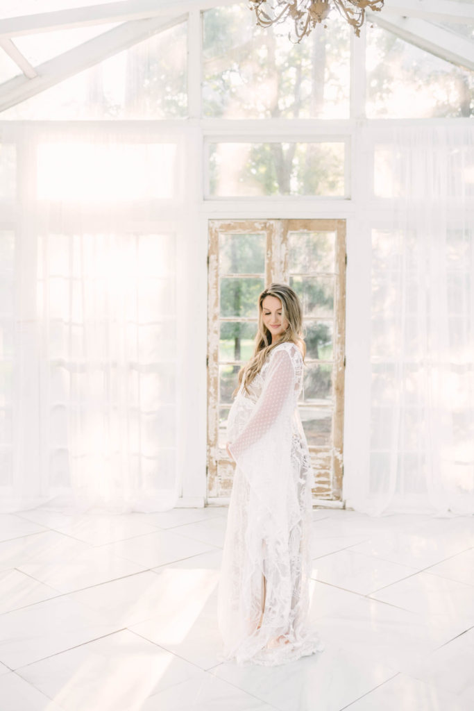 The rustic white elements of this Houston, Texas complemented this beautiful mom to be as she posed with her growing baby belly. white lace maternity dress baby on the way simplistic maternity smile #christinaelliottphotography #christinaelliottmaternityphotographer #texasmaternitysession #houstonphotographers #oakateliermaternity #houstonmaternity #maternityphotos #soontobemom #stunningwhitematernitydress #motherandbaby #southernmaternity