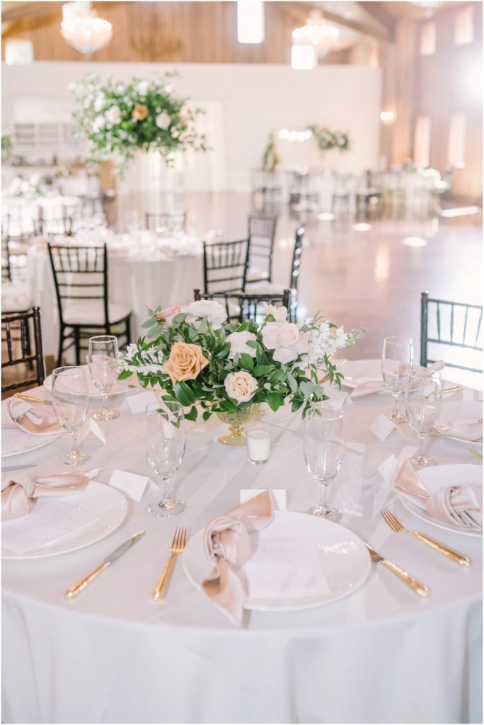 Christina Elliott Photography captures a wedding luncheon table with gold silverware and floral centerpiece in Conroe, Texas. floral centerpiece rose florals at summer wedding #christinaelliottphotography #christinaelliottweddings #houstontx #houstonweddings #houstonweddingphotographers #carriagehousewedding #conroetexas #texasweddingvenues #carriagehousechapel #cottageweddings #farmhousewedding #sweatheartweddinggown #countrywedding #weddinginspiration