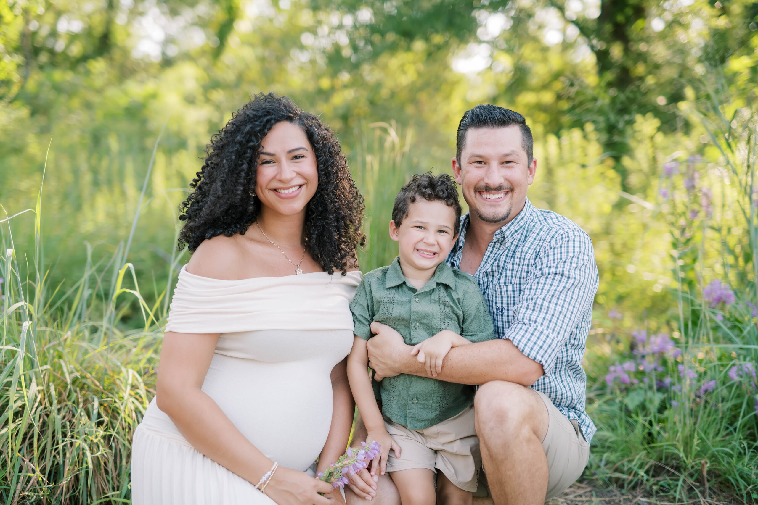 family at their fall maternity photoshoot